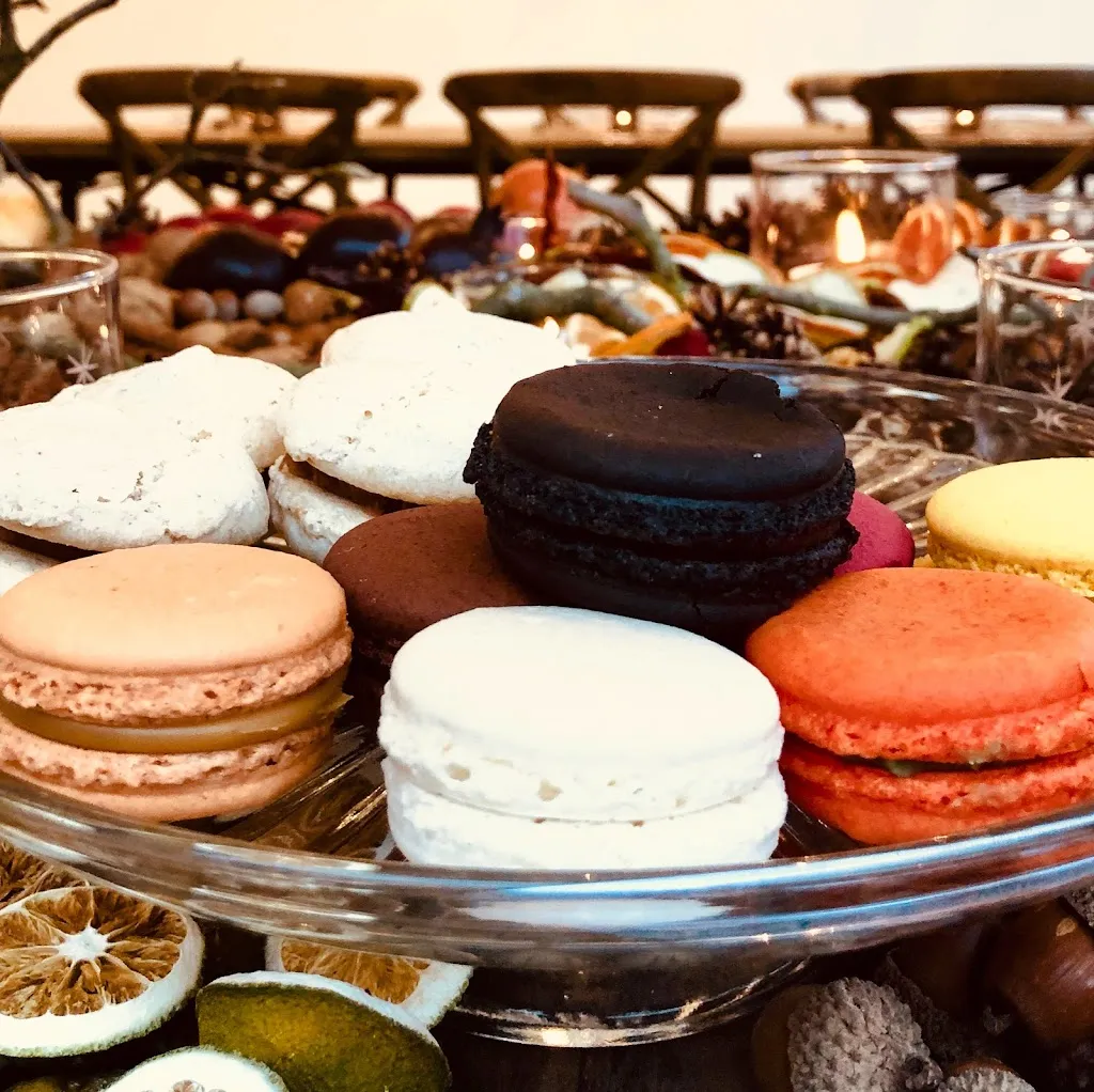 7Marvels Birthday Cakes, French Macarons & Pastries