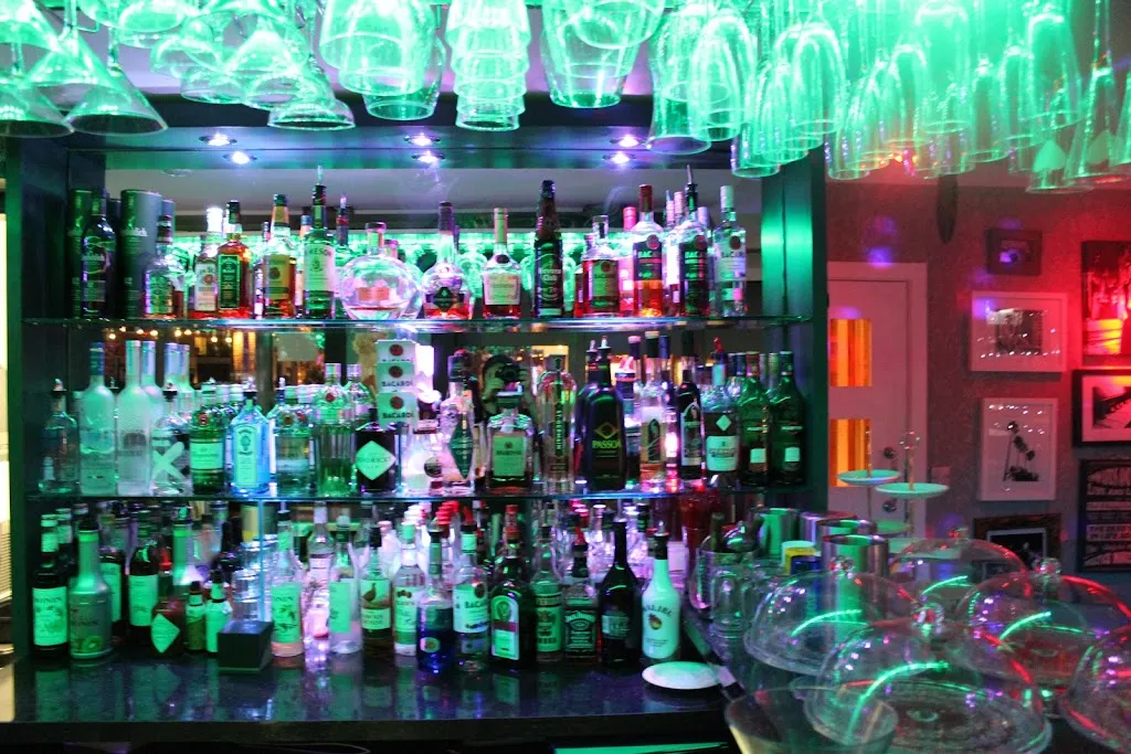 AQUA VISTA BISTRO-BAR