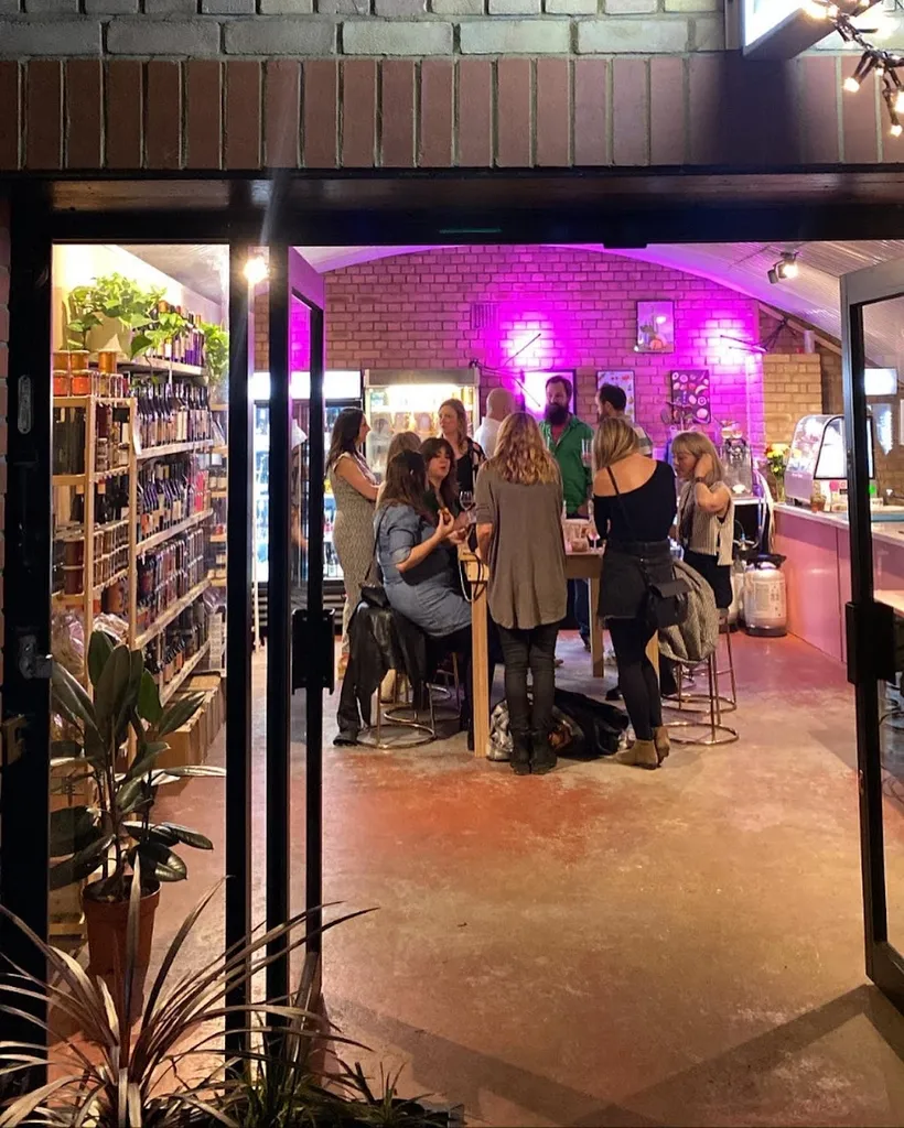 Arch Deli & Bar