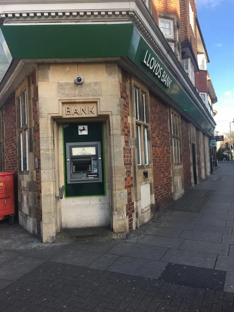 ATM (Lloyds Bank)