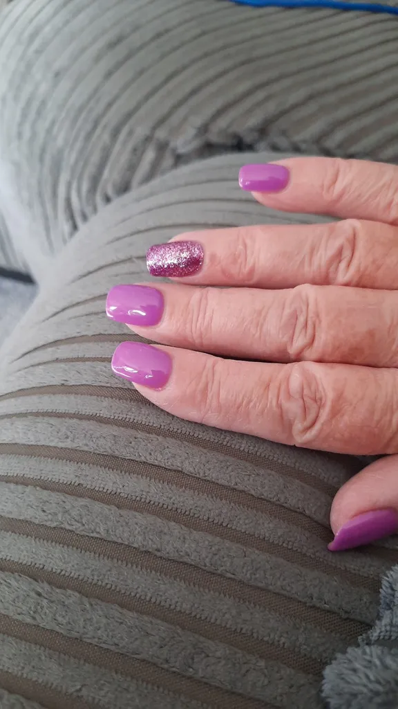 Bella Nails