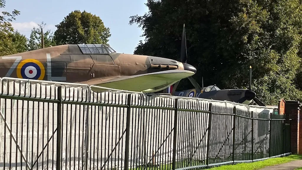 Biggin Hill Airport / Passenger Terminal (Stop L)