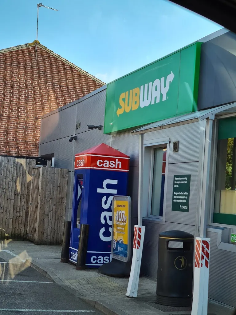 Cash Machine - Esso Farringdon Ave