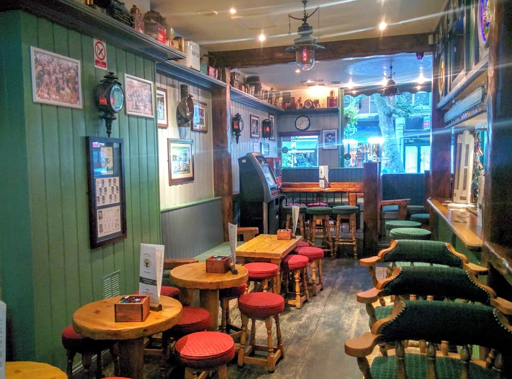Connolly’s Bar & Diner