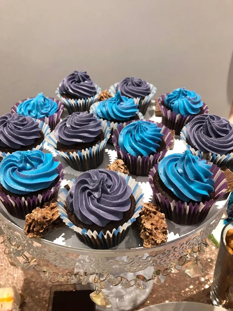 Cupcakes & Macarons