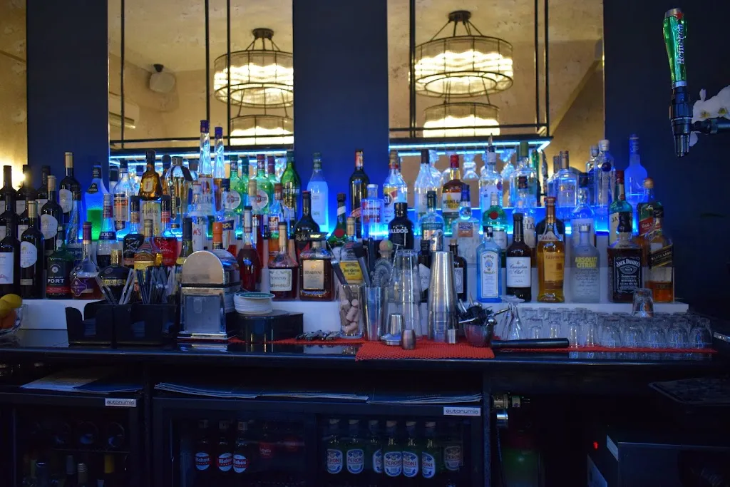 Eighty Six Restaurant & Bar