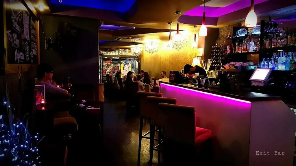 Exit Bar