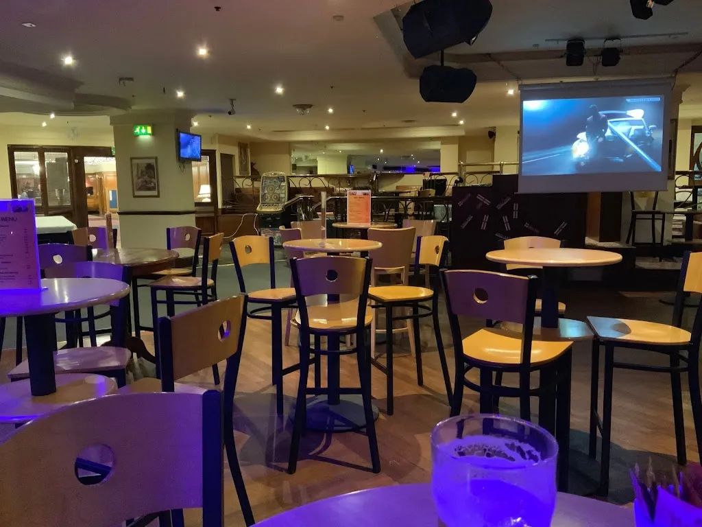 Friday's Pub