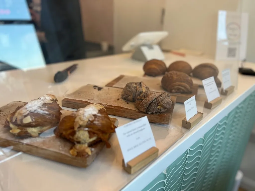 Gaya's Cakes & Confections