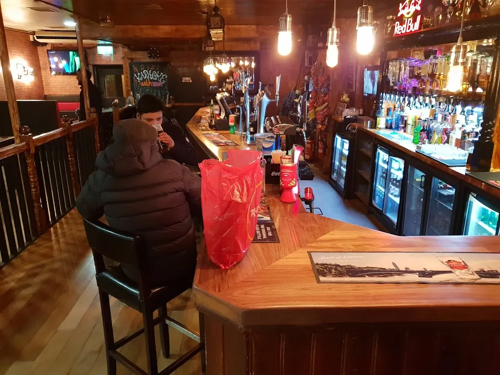 Gio's Bar