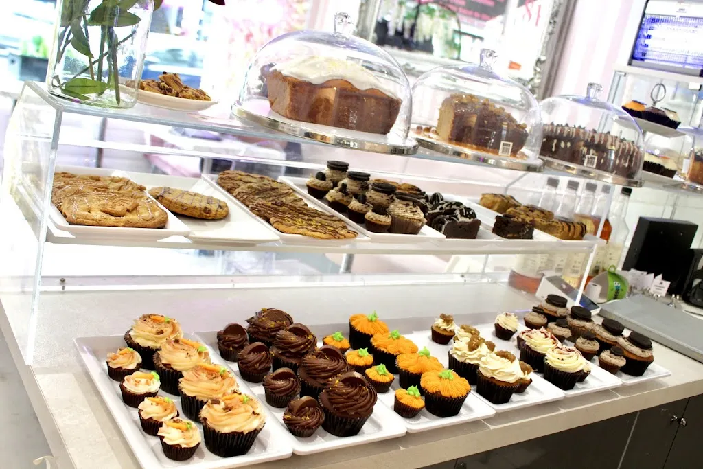 Honey Bees Cakes