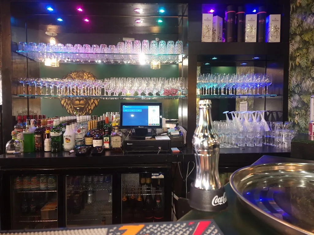 Jungle bar and grill