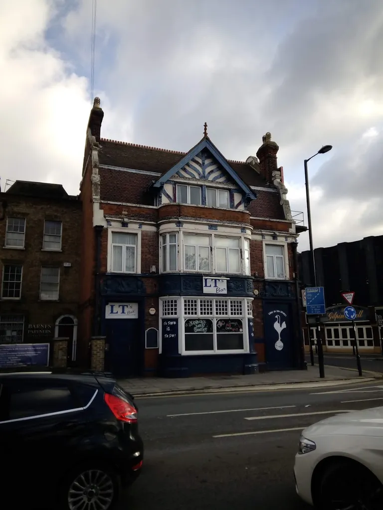 Lt's Bar