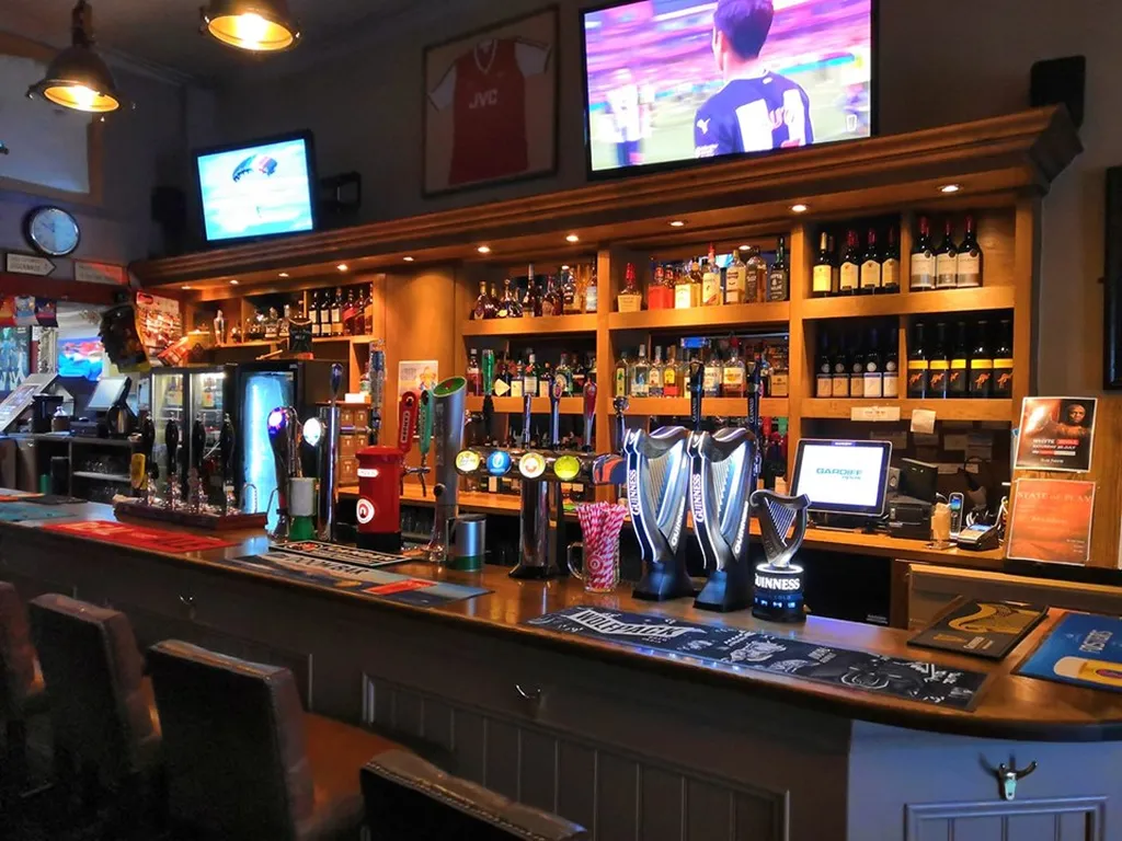 Maddens Bar East Finchley