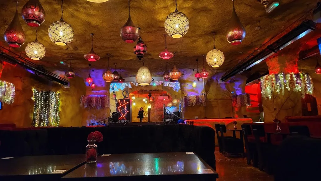 Maya Lounge