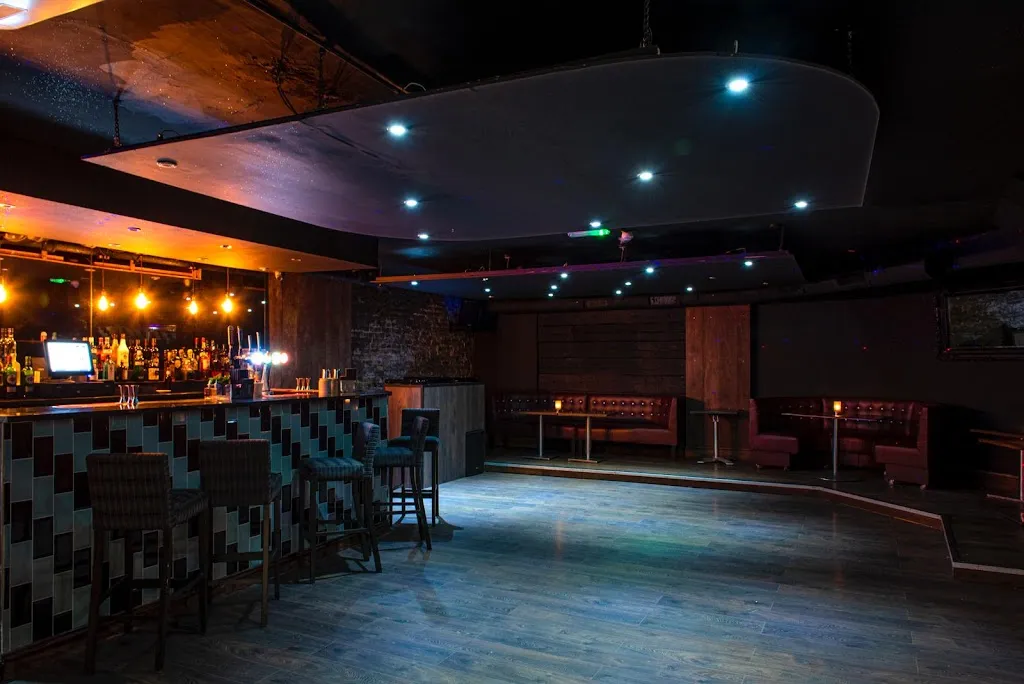 Miraflores Bar & Lounge