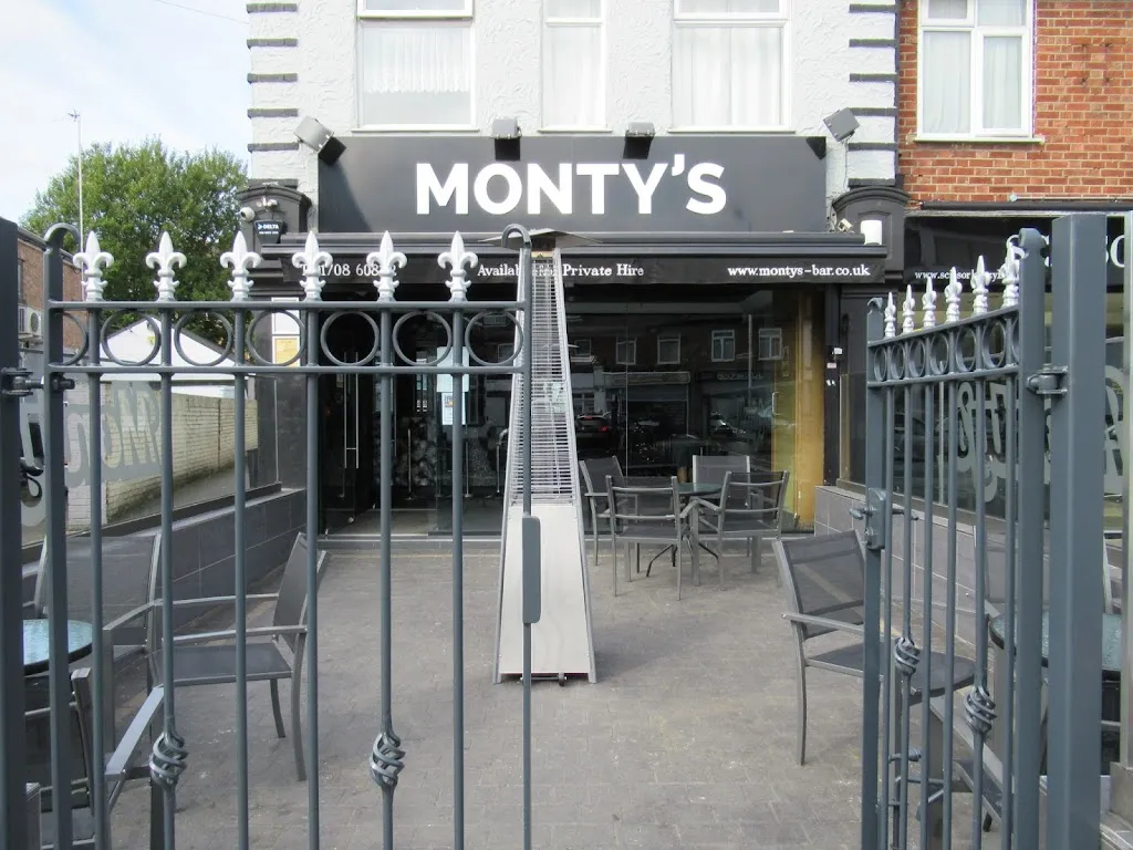 Monty's Bar