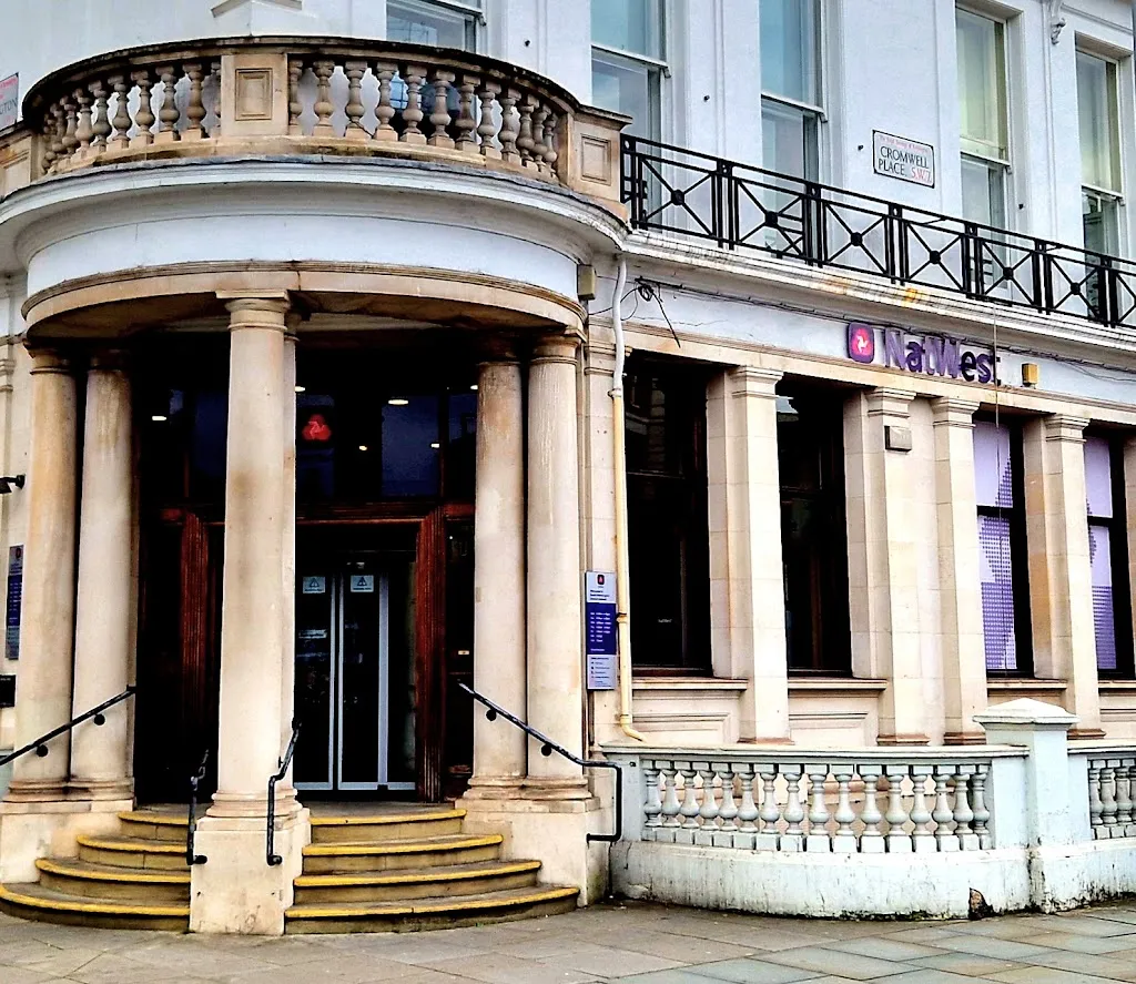 NatWest South Kensington Station