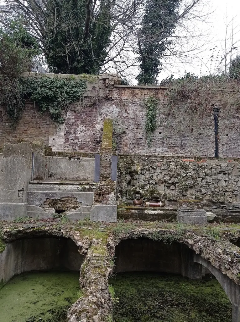 Old Aquarium