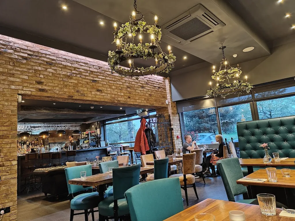 Park's Edge Bar and Kitchen