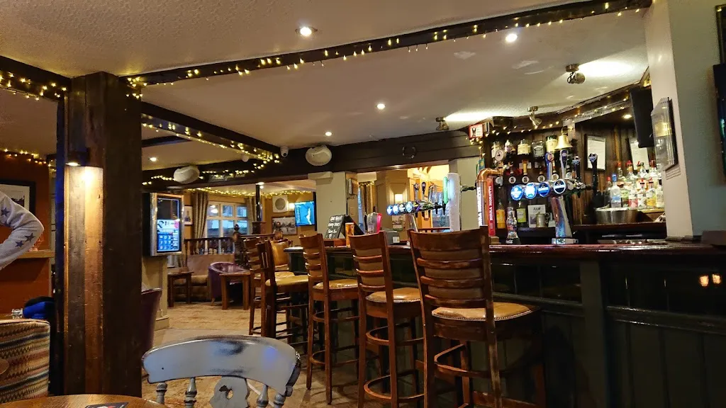 Rose & Crown Heston
