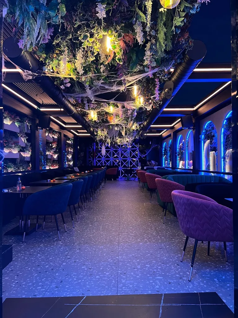 Select Lounge