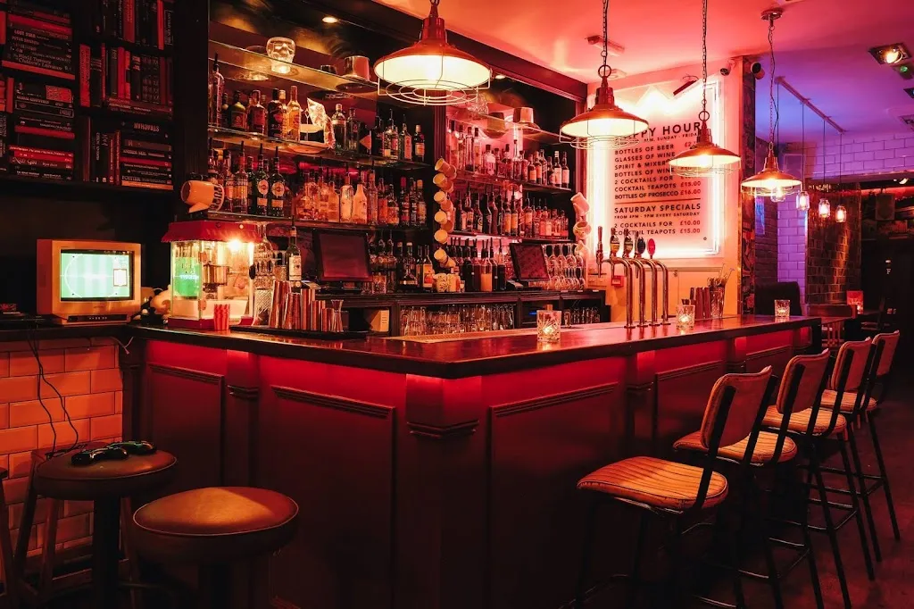 Simmons Bar | Angel