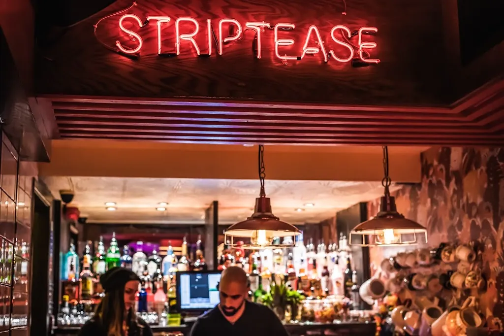 Simmons Bar | Brick Lane