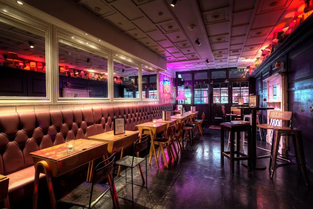Simmons Bar | Camden Town