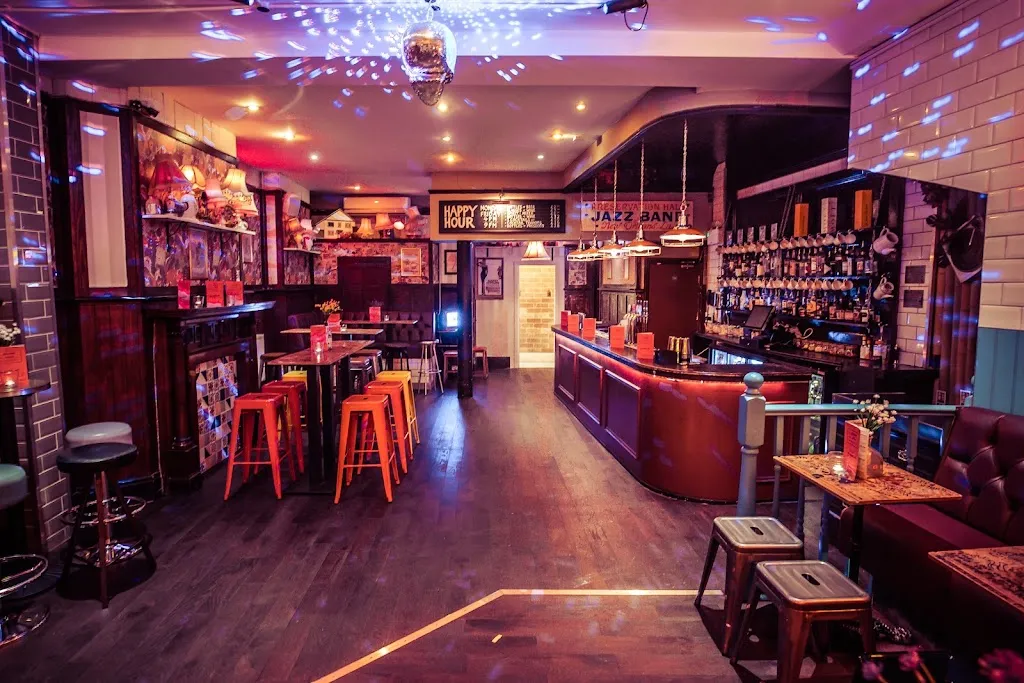 Simmons Bar | Tower Bridge