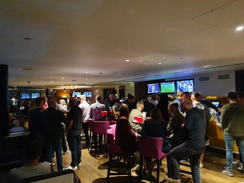 Sky Bar 9