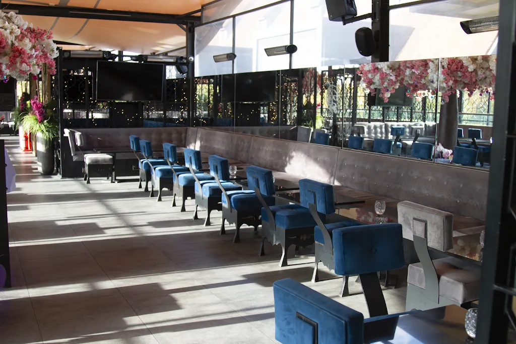 Syon Lounge