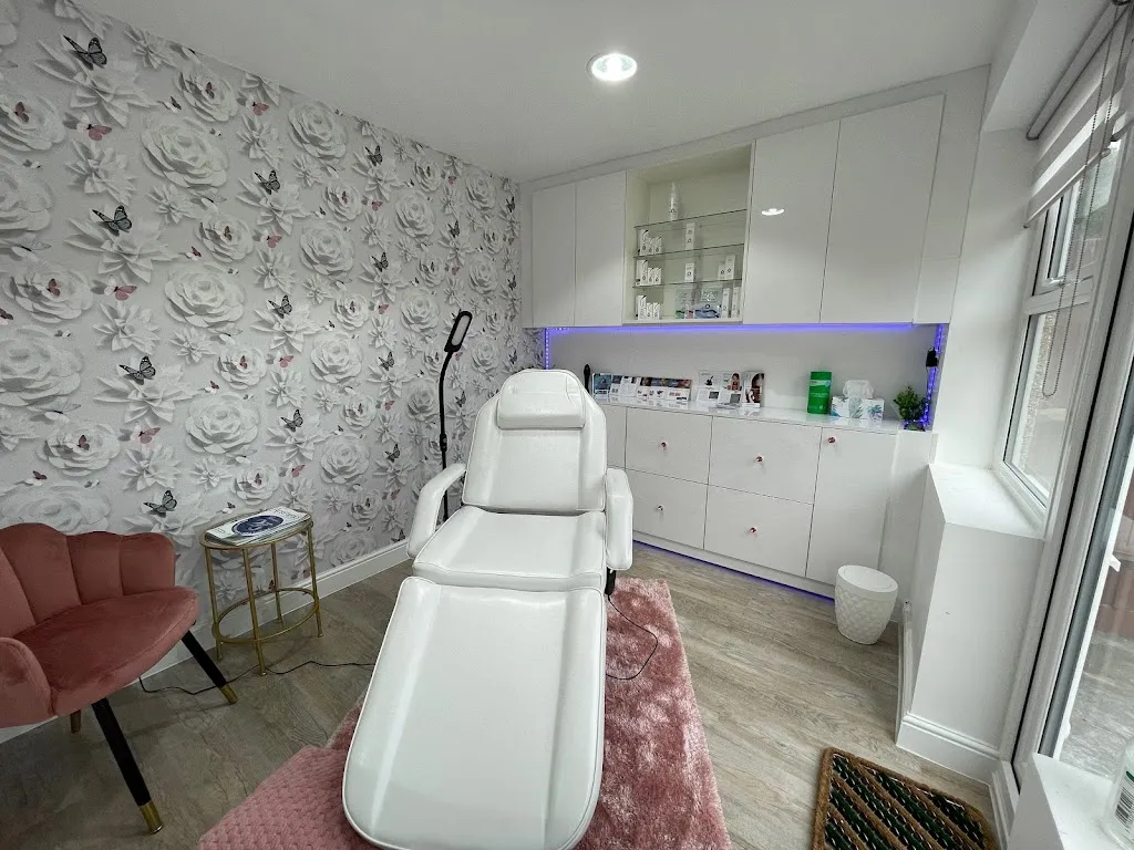 TAB Clinic by Preeti Aesthetics/Dermal fillers/ Eyelash Extensions/Lash Lift/Salon/Vitamin C D B12 Injections/Skin Treatments