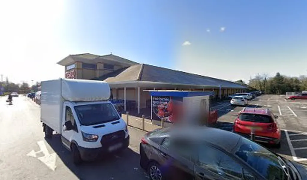 Tesco Cash Point