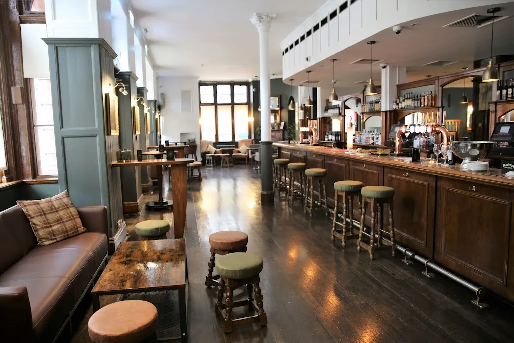 The Crown Pub NW2
