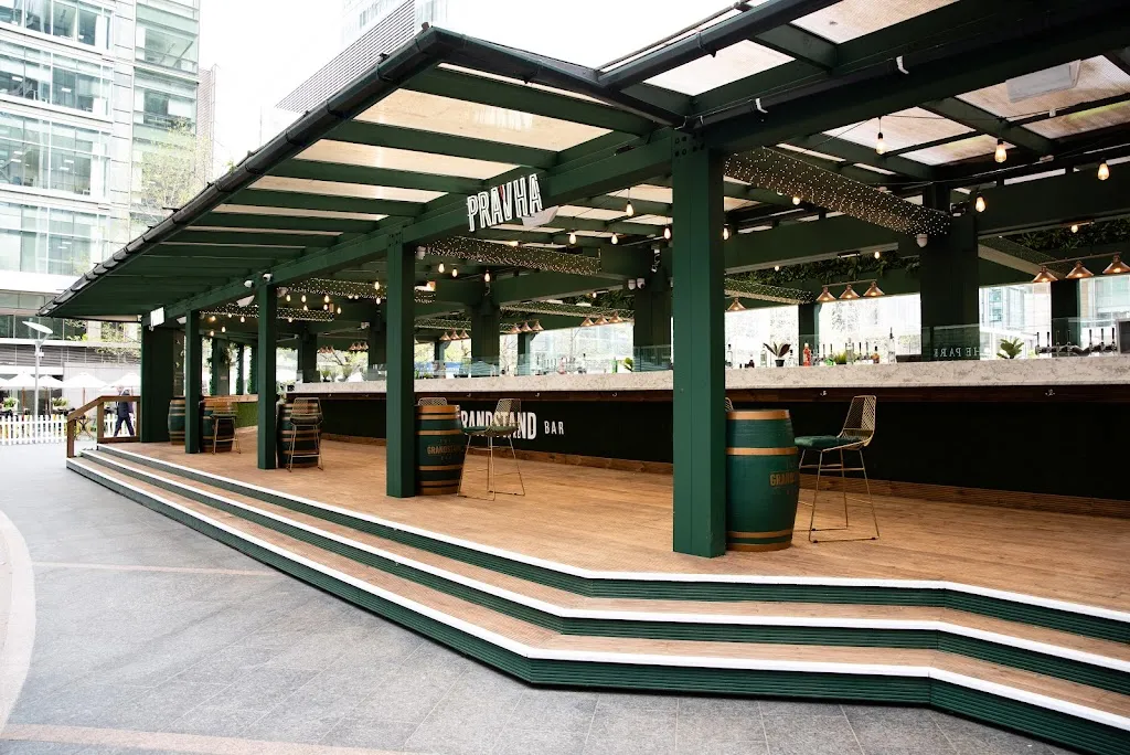 The Grandstand Bar - Canary Wharf, Canada Square Park