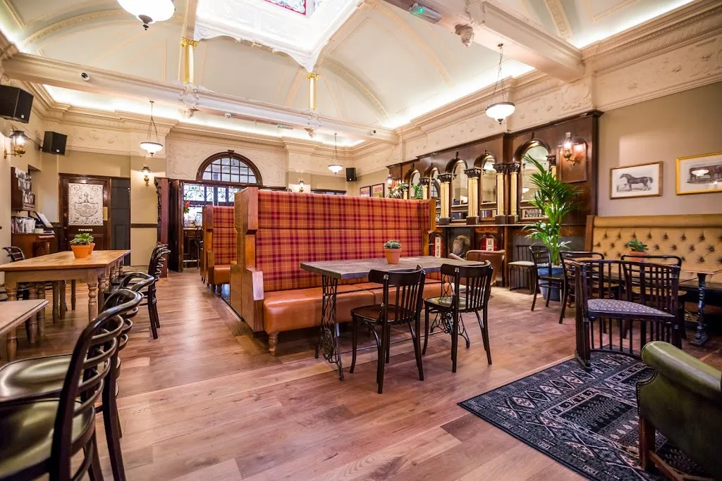 The Great Northern Railway Tavern, N8