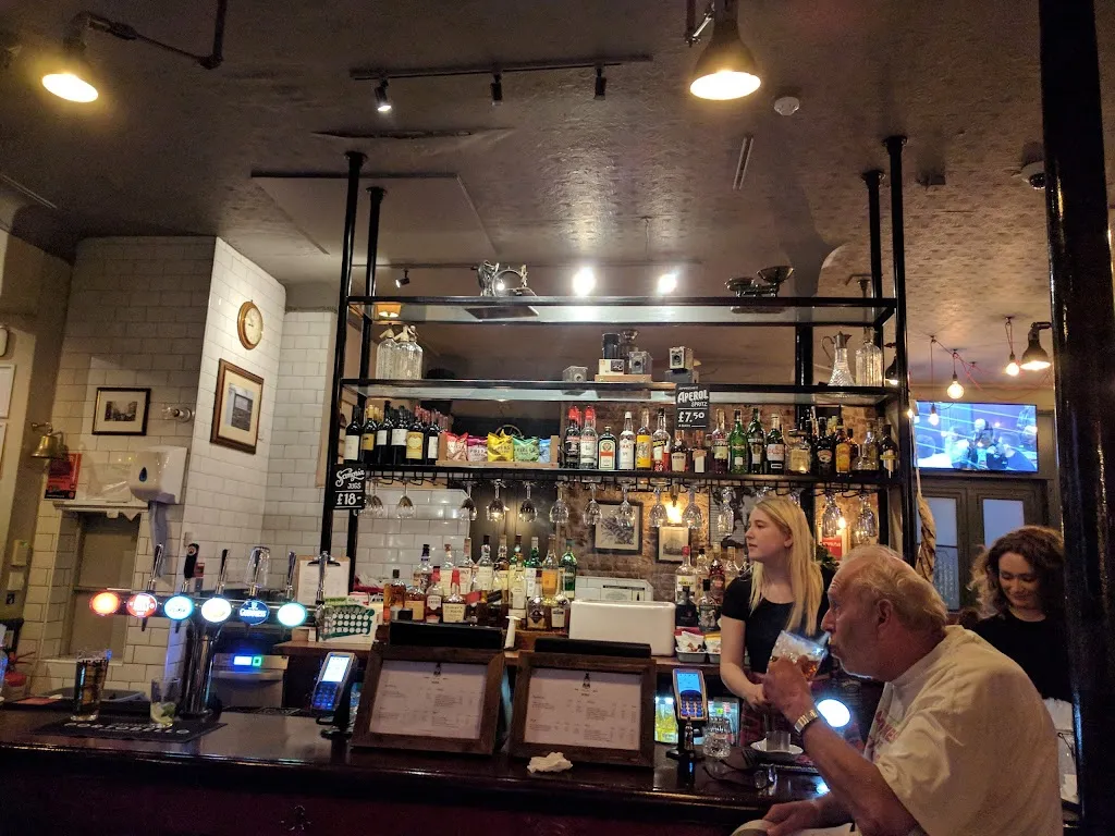 The Quiet Night Inn