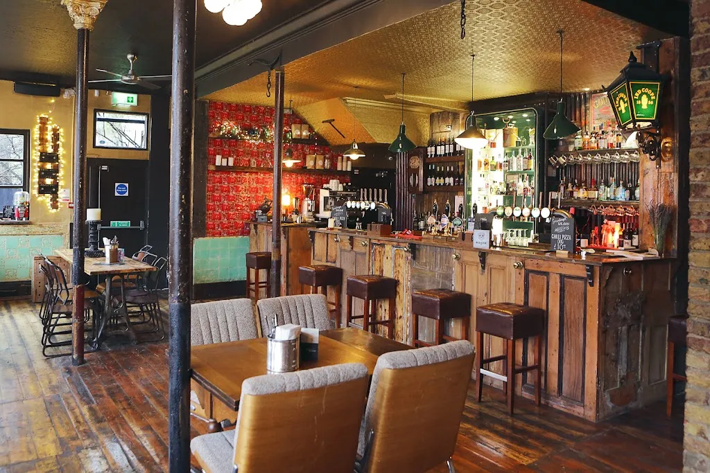The Red Lion E6