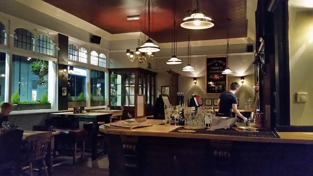 The Six Bells, Brentford