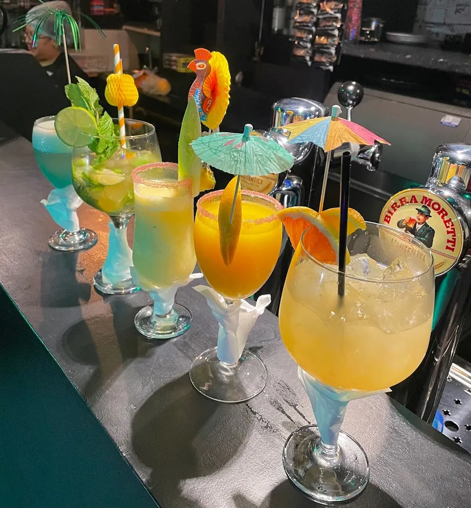 Tropical Cocktails Bar Restaurant