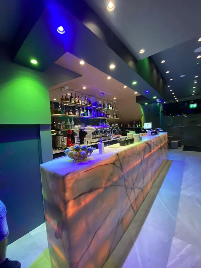 Troy's Lounge Bar