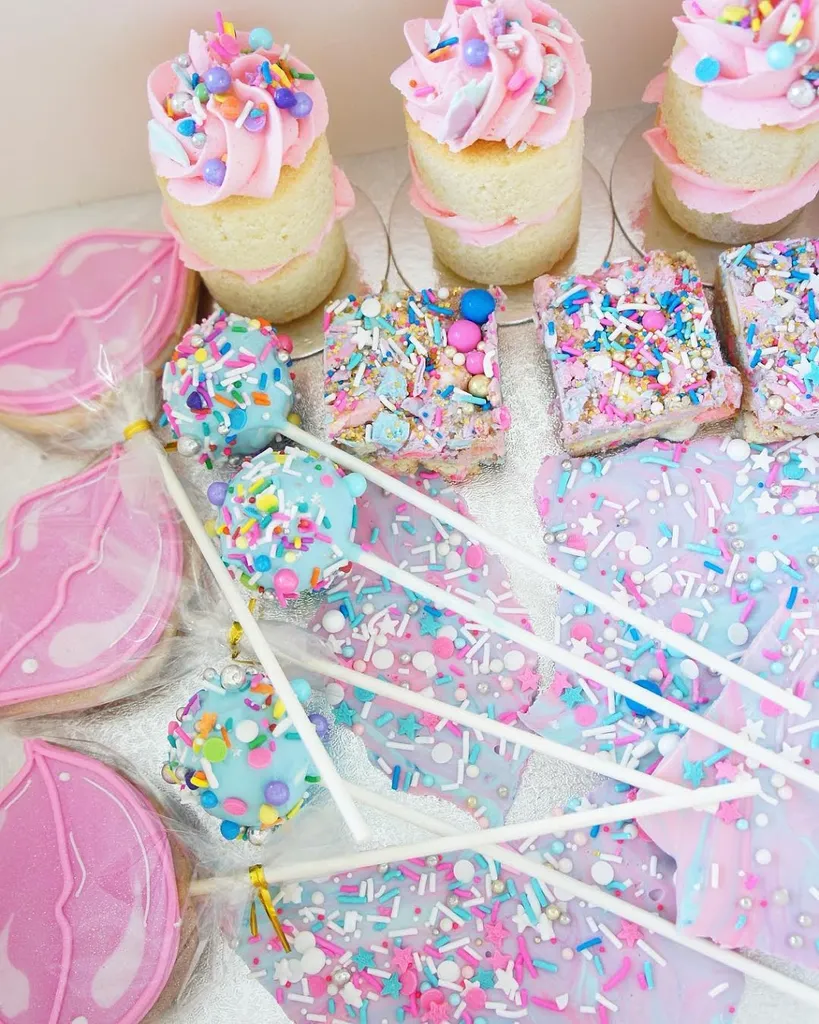 Tuck Box Cakes