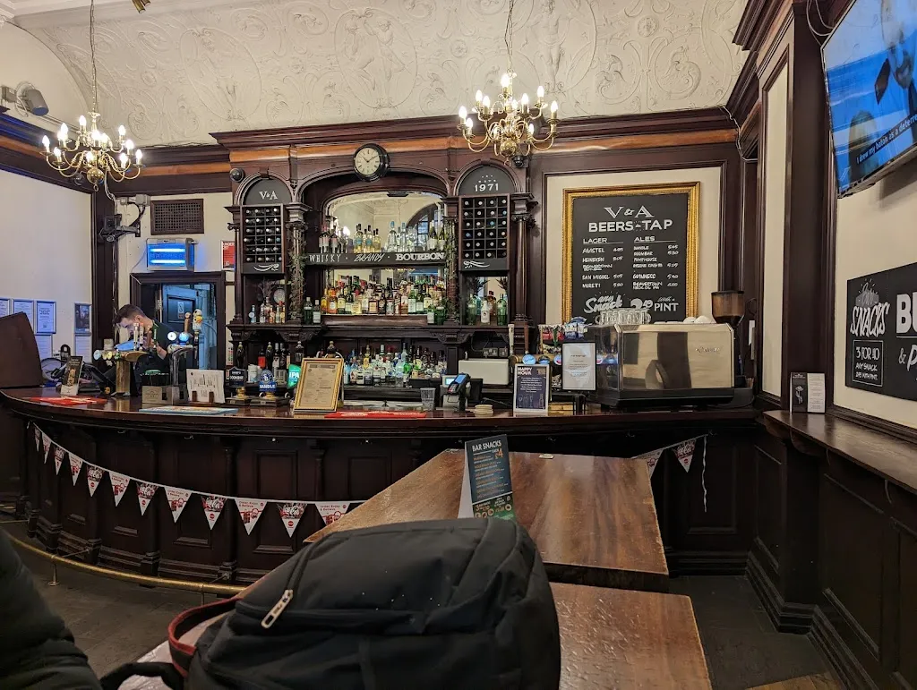 Victoria & Albert Bar