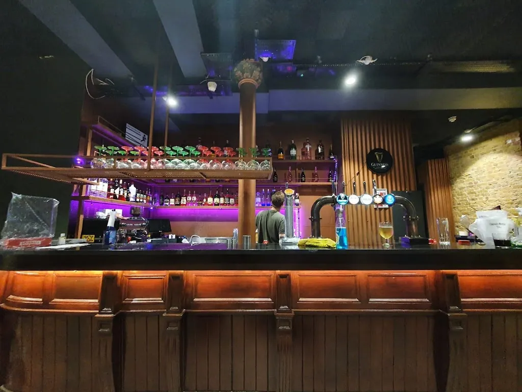 White Horse Bar & Bistro