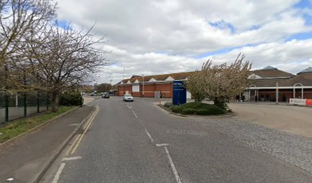 24/7 InPost Locker - TESCO Rainham Essex Extra
