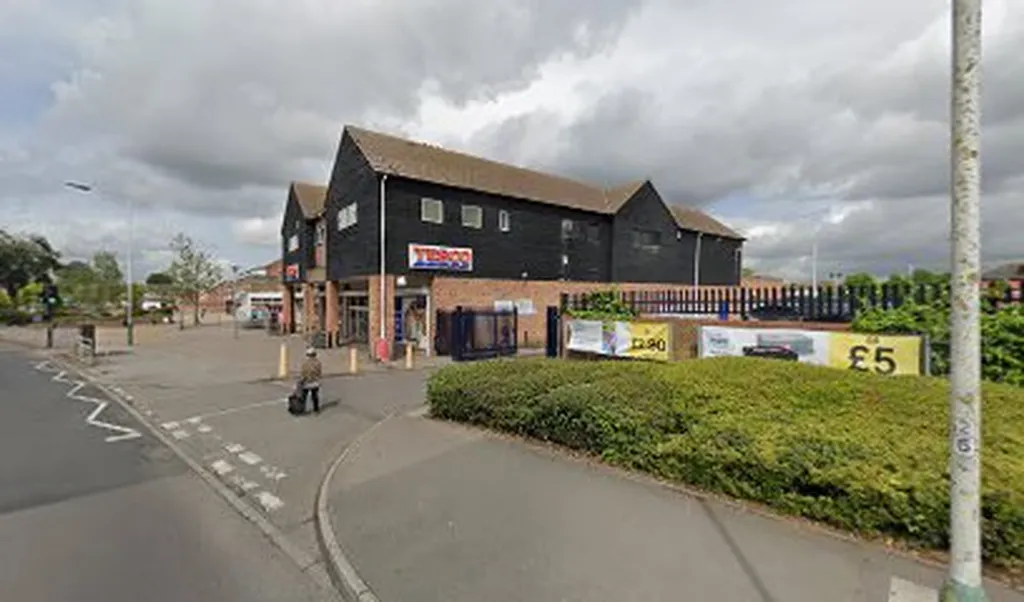 24/7 InPost Locker - TESCO SUPERSTORE Hornchurch