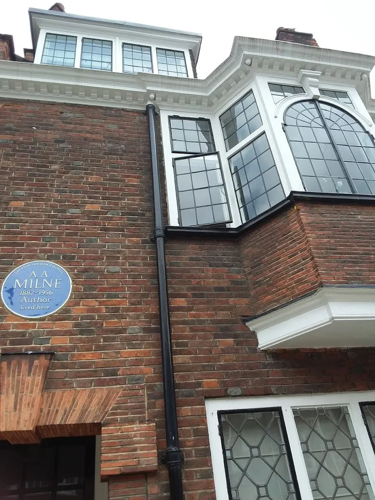 Alan Alexander Milne Blue plaque