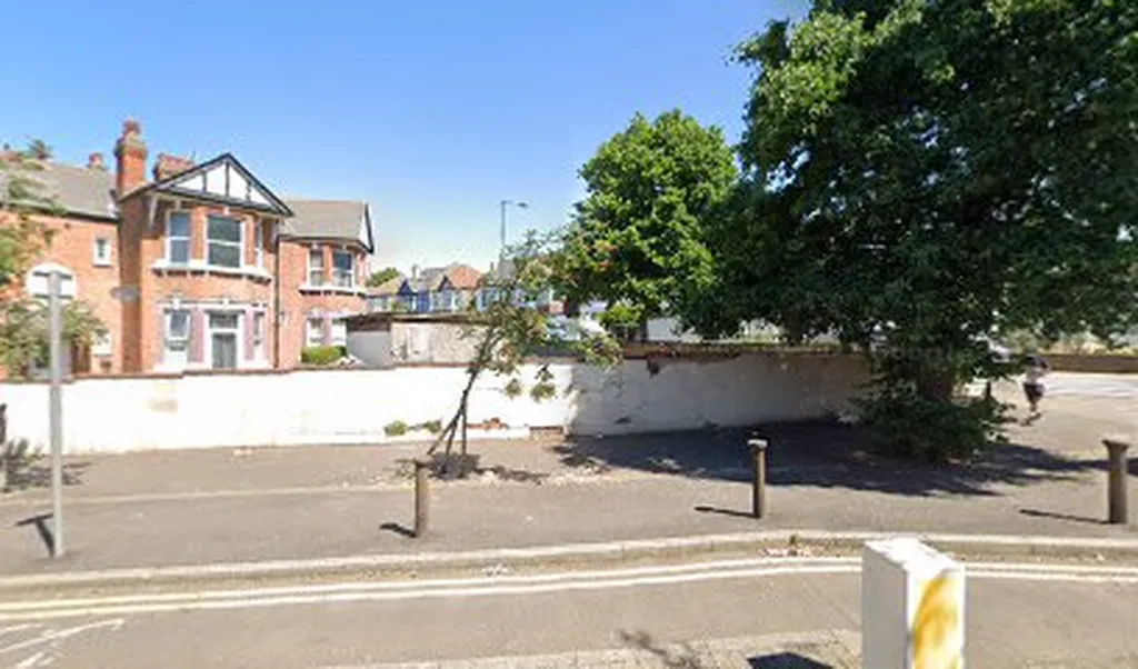 All Souls Avenue Kensal Green (Stop X)