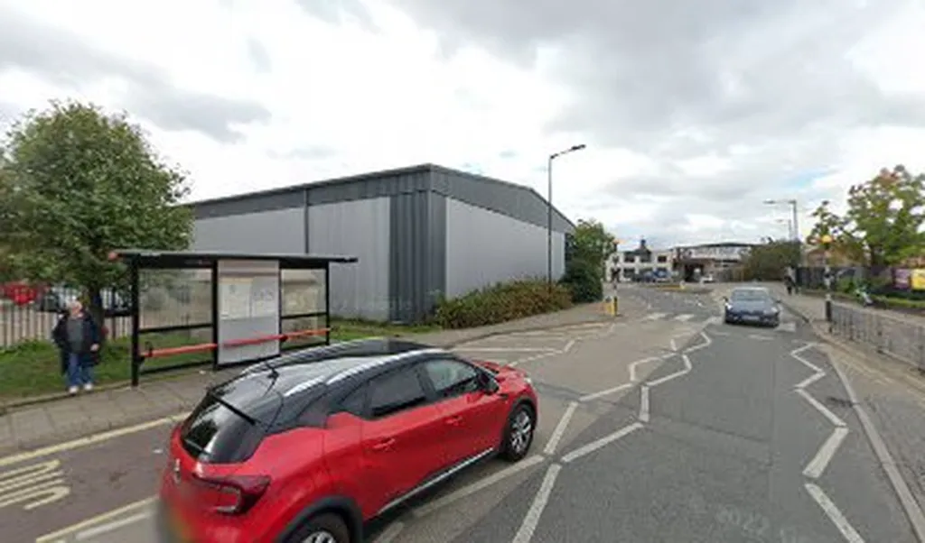 Alperton Sainsbury's Athlon Road (Stop L)